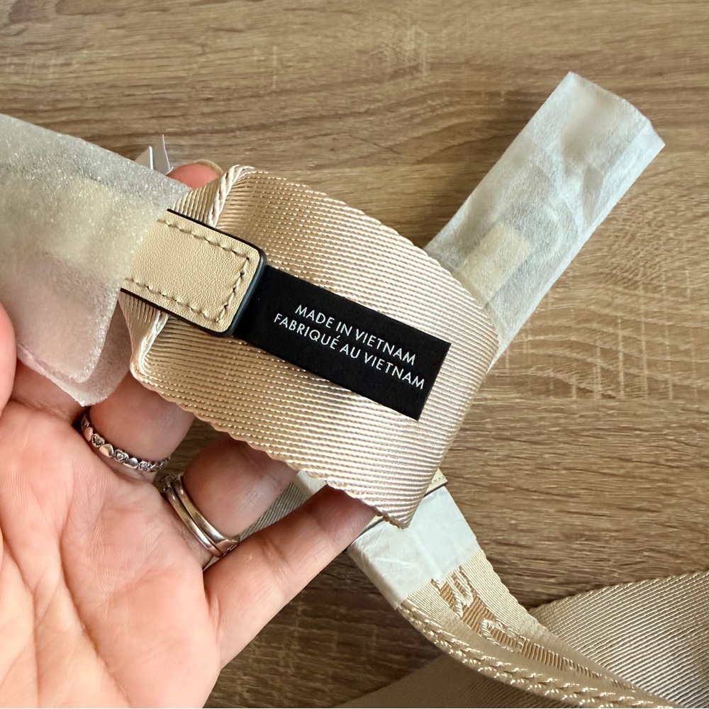 New Marc Jacobs Cream and White Logo Strap - Picture 8 of 9
